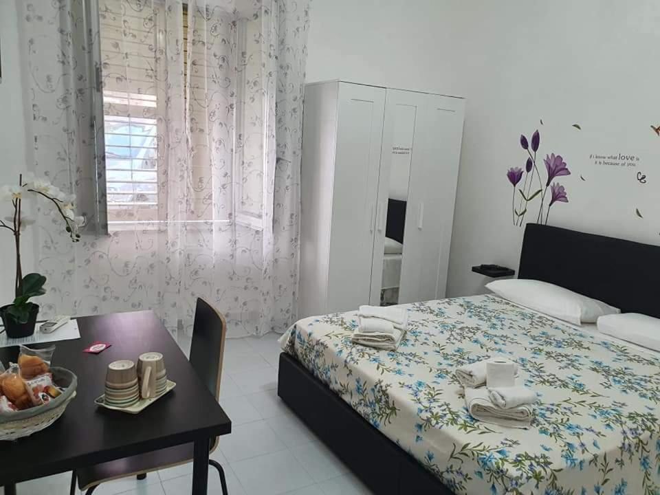 Le Tre Orchidee Bed & Breakfast Salerno Ngoại thất bức ảnh