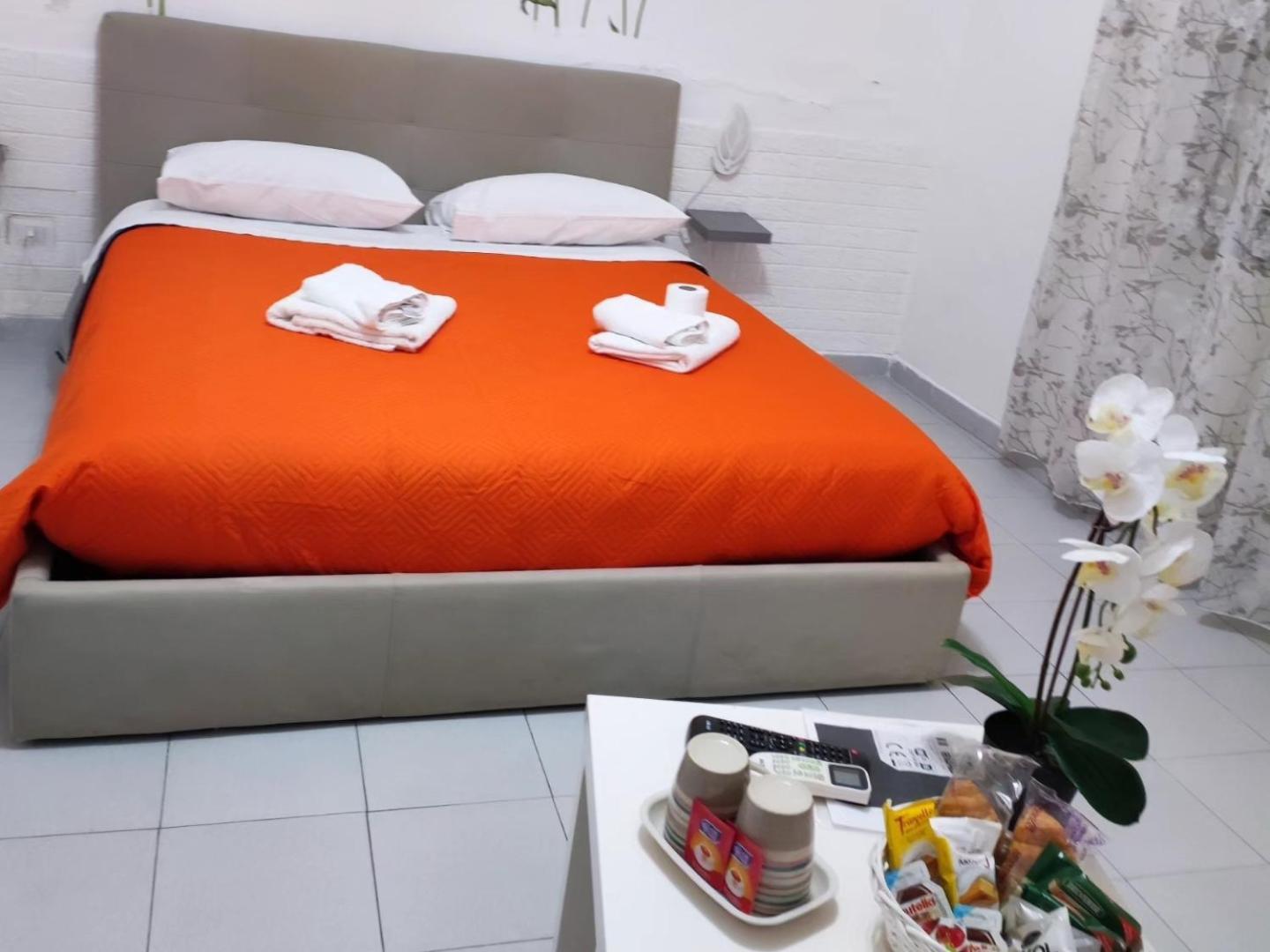 Le Tre Orchidee Bed & Breakfast Salerno Ngoại thất bức ảnh