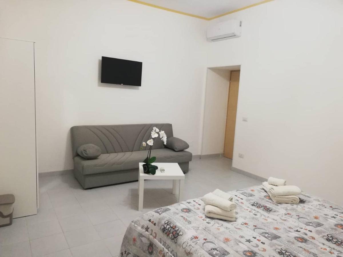 Le Tre Orchidee Bed & Breakfast Salerno Ngoại thất bức ảnh